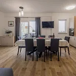 Villa Milutin 1 *