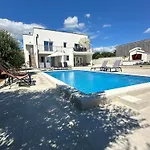 Villa Milutin 1 *
