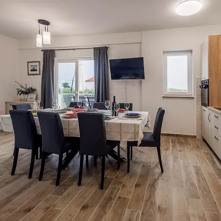 Milutin 1 Villa Vrsi