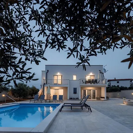 Milutin 1 Villa