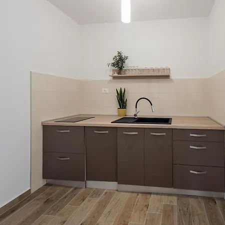 Vila Milutin 1 Vrsi