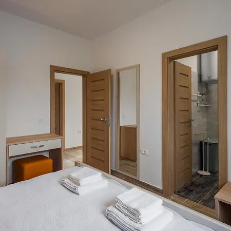 Vila Milutin 1 Vrsi