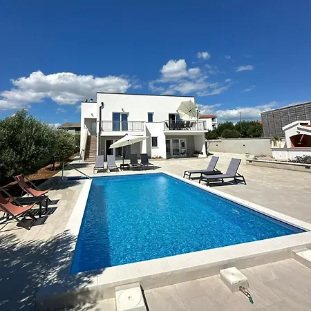 Vila Milutin 1 Vrsi